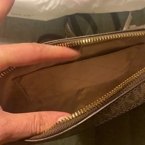 Michael Kors NYC license plate crossbody NWT - Picture 10 of 12